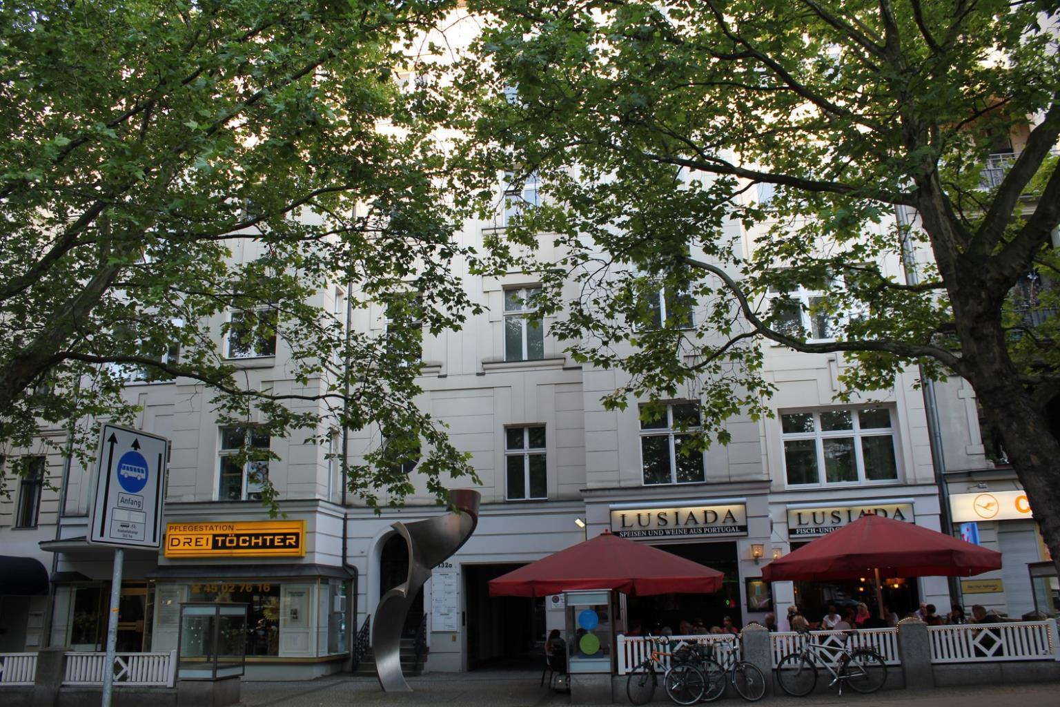 ImmoClub Berlin: Wohn - und Gewerbefläche auf 6-Zimmer verteilt am Ku´Damm ! 