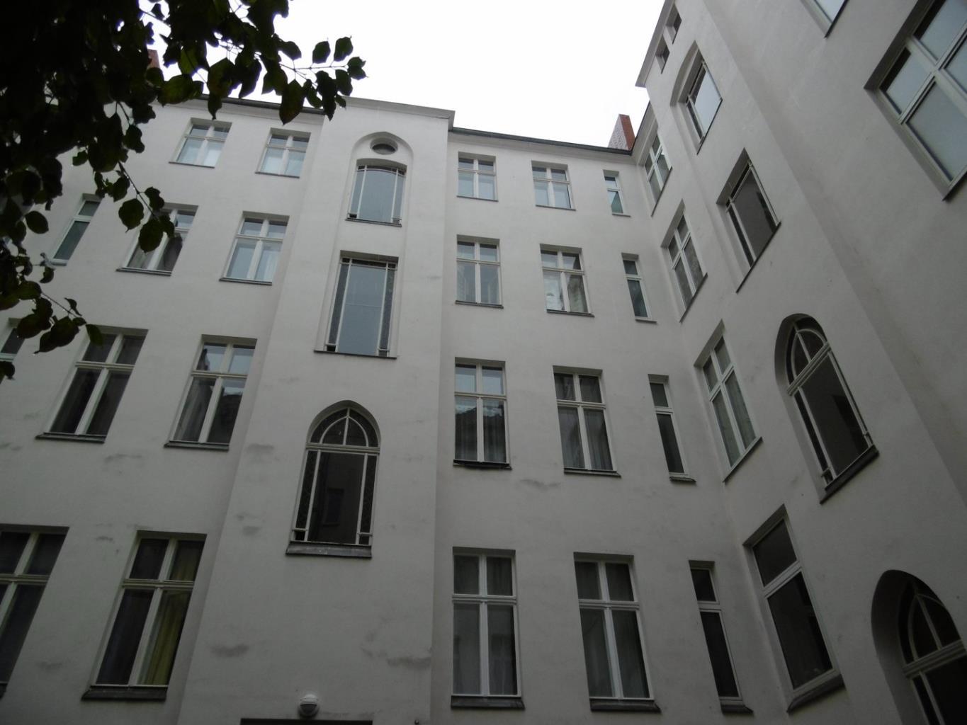 ImmoClub Berlin: Vermietete 2-Zimmerwohnung mit Aufzug nahe Savignyplatz ! 