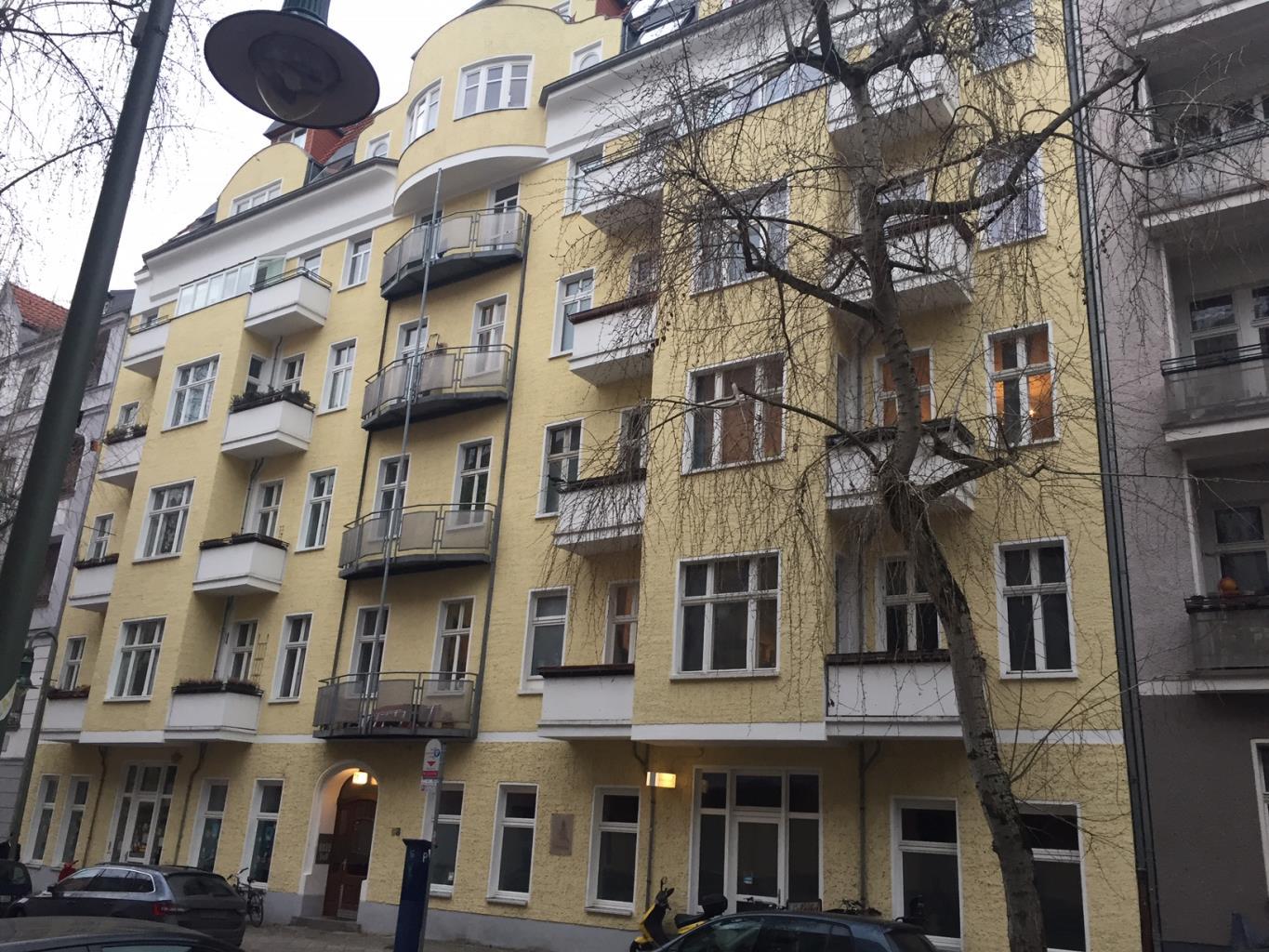 ImmoClub Berlin: Vermietete 2-Zimmerwohnung mit Fahrstuhl & Balkon im beliebtem Winsviertel !